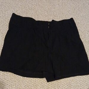 BCBGMaxAzria Women's Classic Black Bermudas Size 06